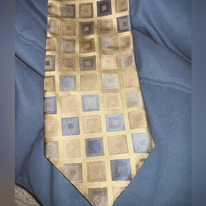 PERRY Ellis Portfolio tie, 100% silk.